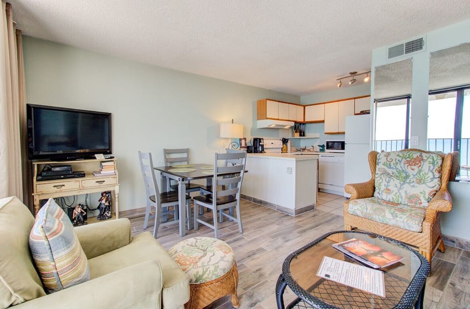 Atlantic Towers 1002-print-007-010-Main Living Area-4200x2760-300dpi