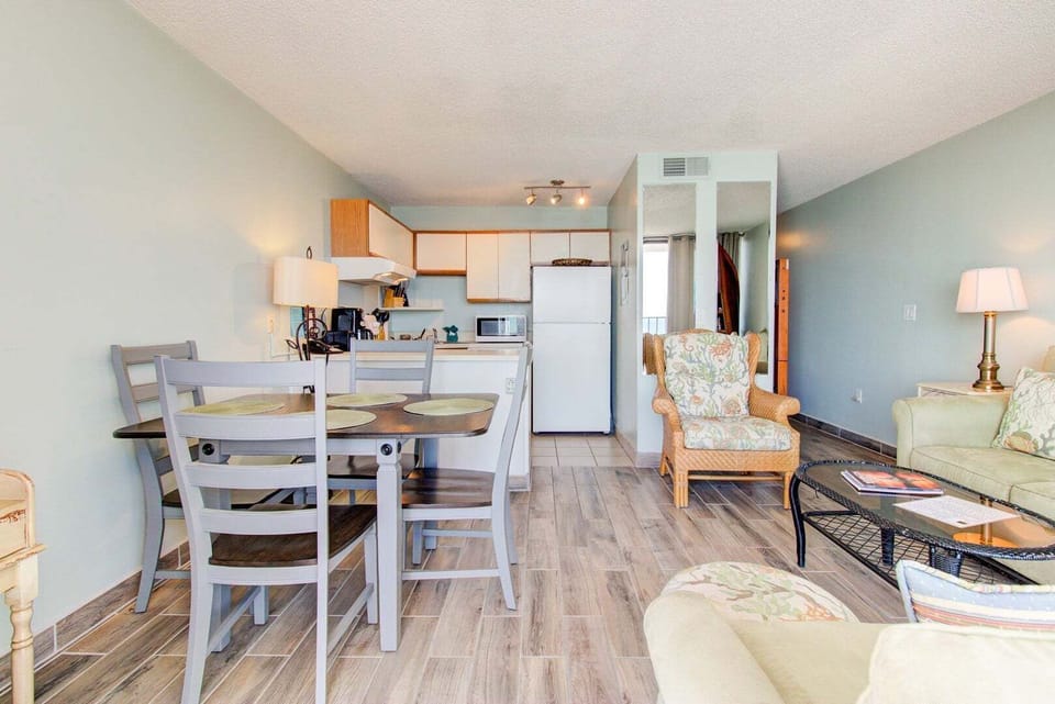 Atlantic Towers 1002-print-006-006-Main Living Area-4200x2804-300dpi