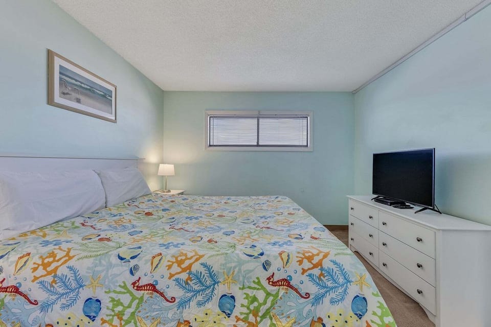 Atlantic Towers 1105-print-014-007-Bedroom-4200x2800-300dpi