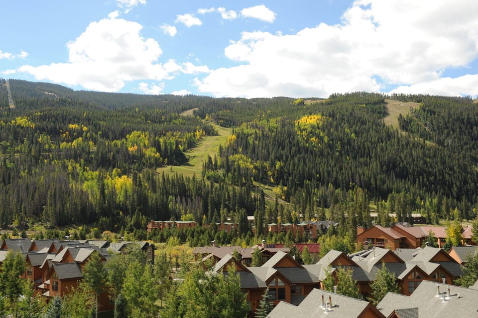The beautiful Gateway Mountain lodge is nestled in the mountains.
