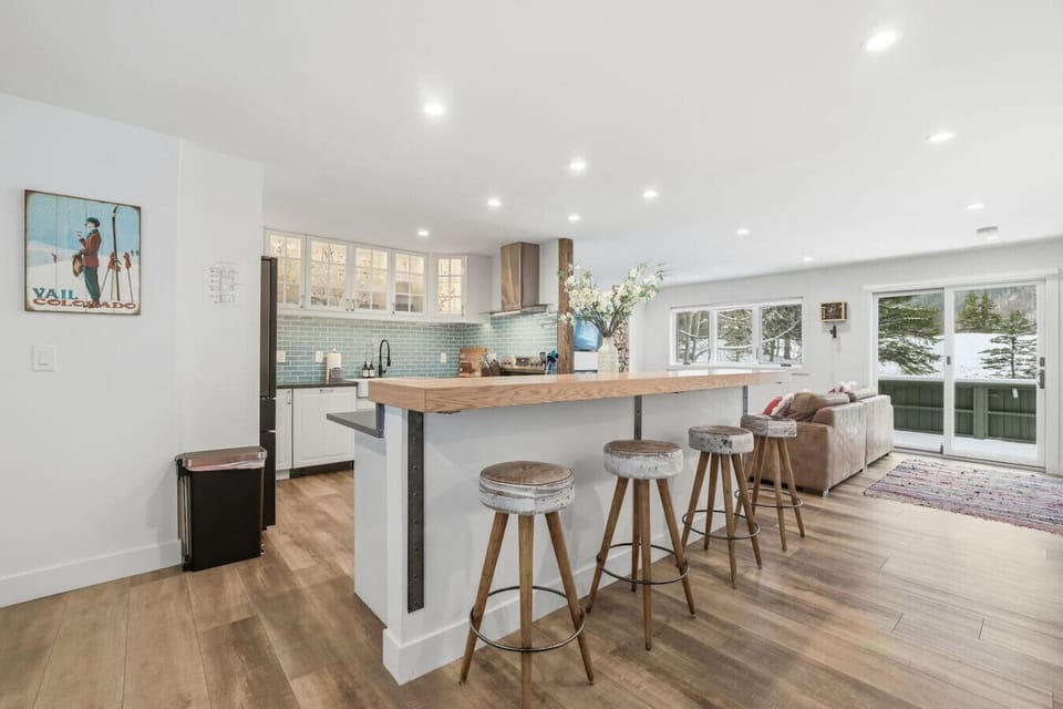 Stylish, fully equipped kitchen with bar seating