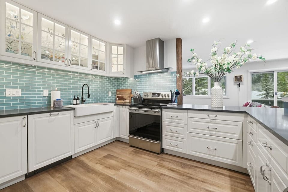 Stylish, fully equipped kitchen with bar seating