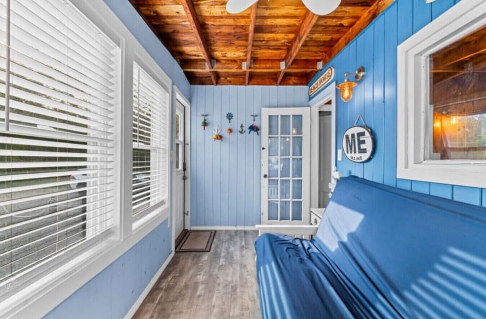 Sunroom | Full Futon | Window Blinds & Glass Door Access