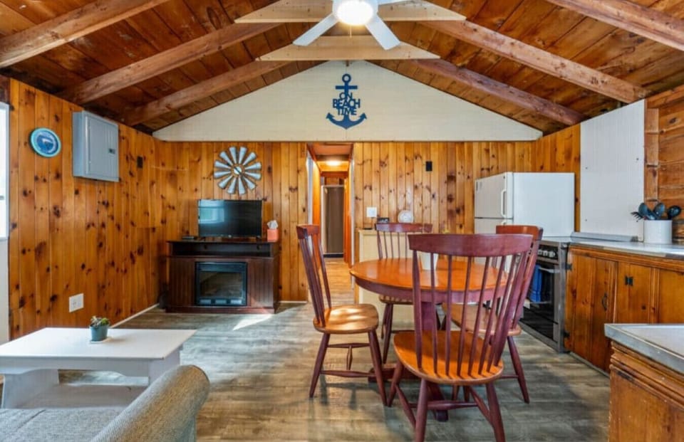 Dining Area | Dining Table | Kitchen Access & Wall Mounted TV