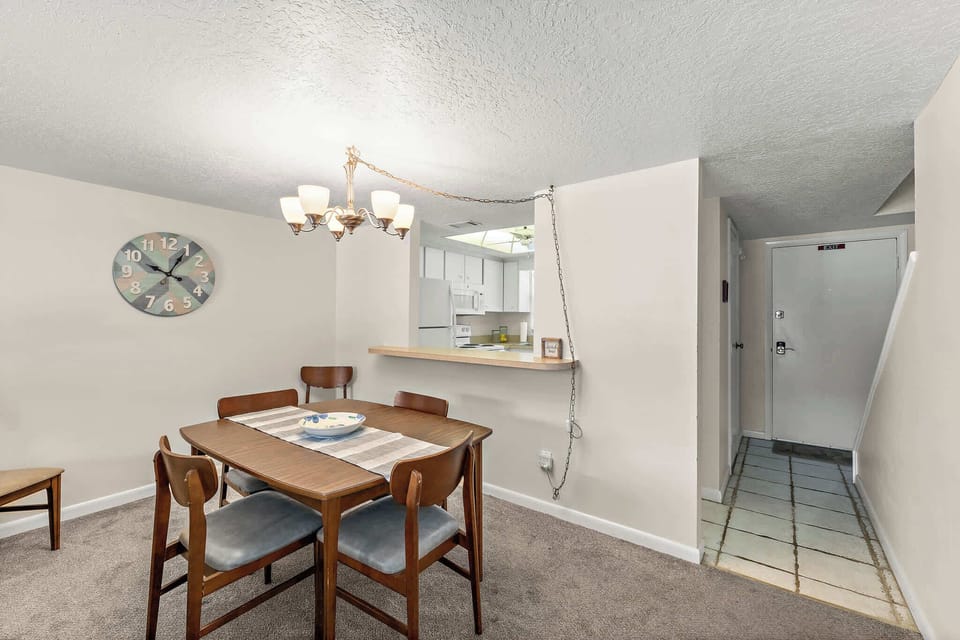 Dining room to the entry way