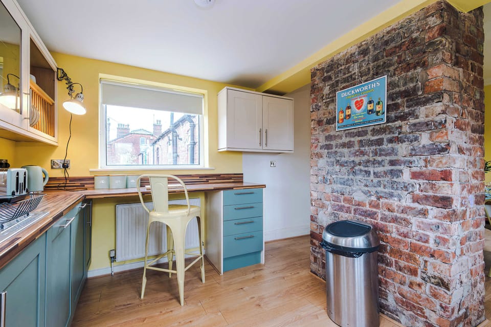 The kitchen is filled with natural light and is equipped with everything you need to cook a meal away from home. There is a fridge, freezer, microwave, toaster and kettle. There is plenty of space to dine with friends & family at the table.