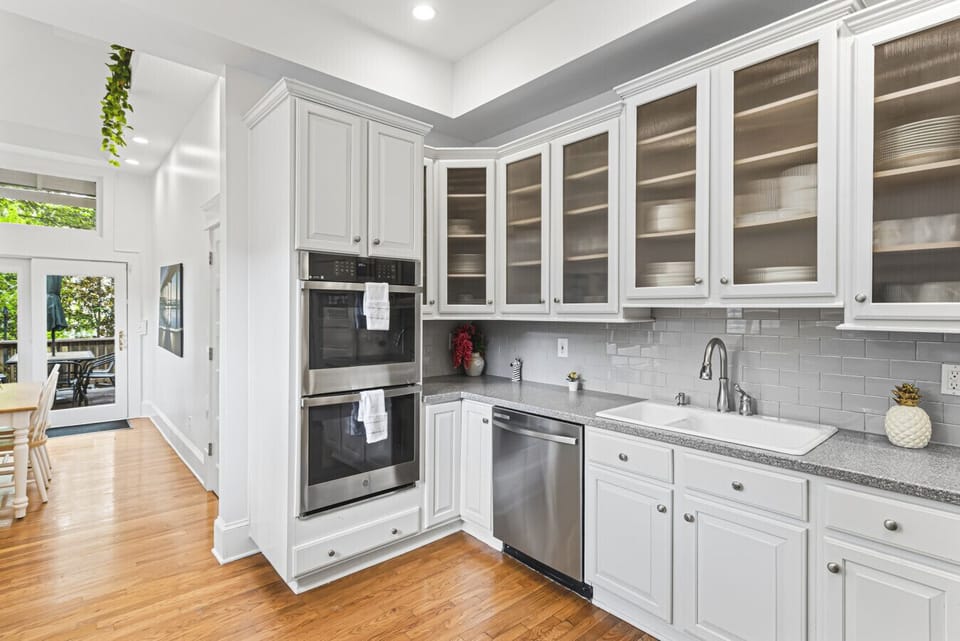 Chef`s kitchen with double oven space for cooking large family dinners