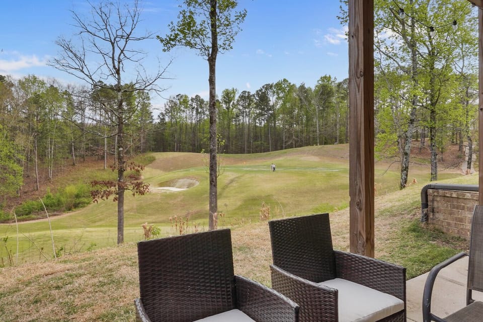 tep onto your private covered patio and watch golfers play the 16th — morning coffee never tasted this good.