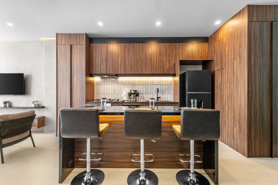 Kitchen - Full Equipped, Bar with 3 Barstools