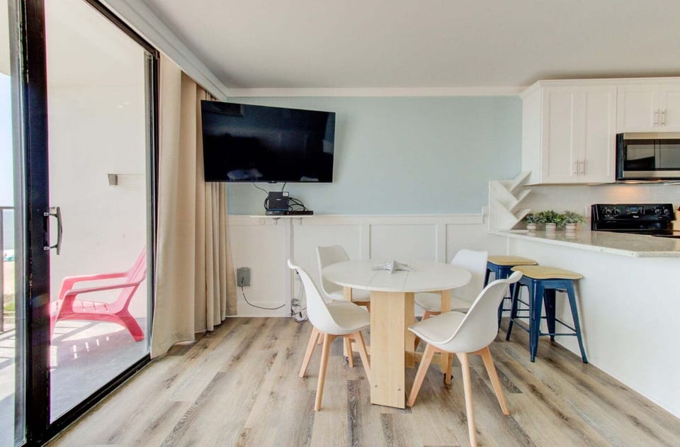 Atlantic Towers 509-print-007-015-Main Living Area-2048x1346-300dpi