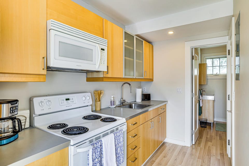 Full Kitchen | 1st Floor