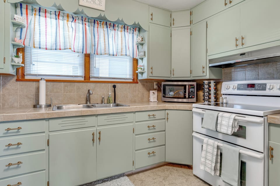Kitchen | Refrigerator | Toaster