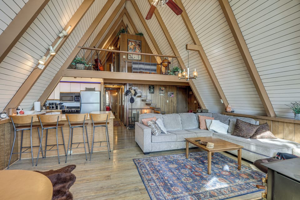 Interior | Open Floor Plan | Free WiFi