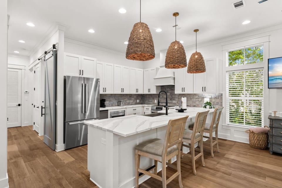 Kitchen with Breakfast Bar