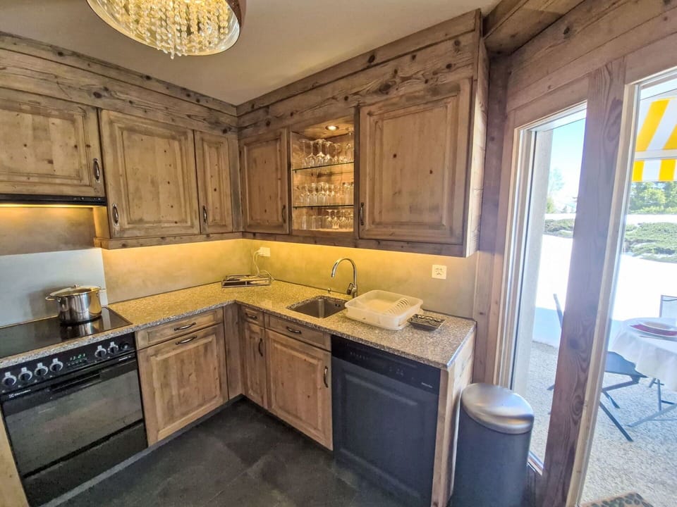 Wood, Flooring, Floor, Kitchen, Countertop, Cabinetry, Wood Stain, Hardwood, Ceiling, Natural Material