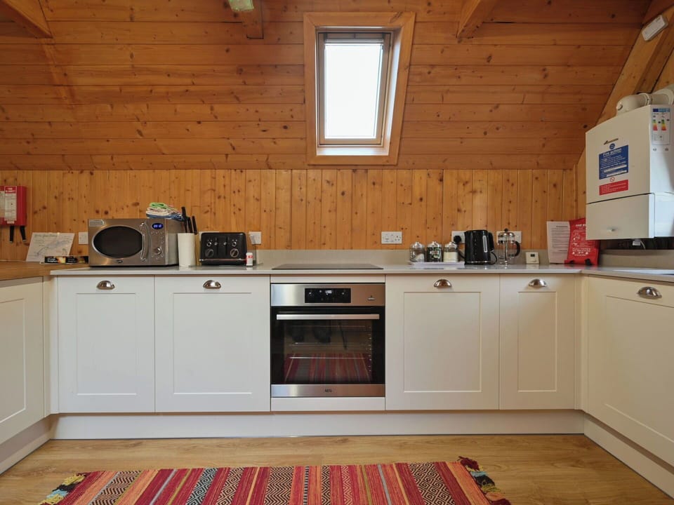 Wood, Flooring, Kitchen Appliance, Kitchen, Major Appliance, Floor, Cabinetry, Countertop, Ceiling, Wood Stain