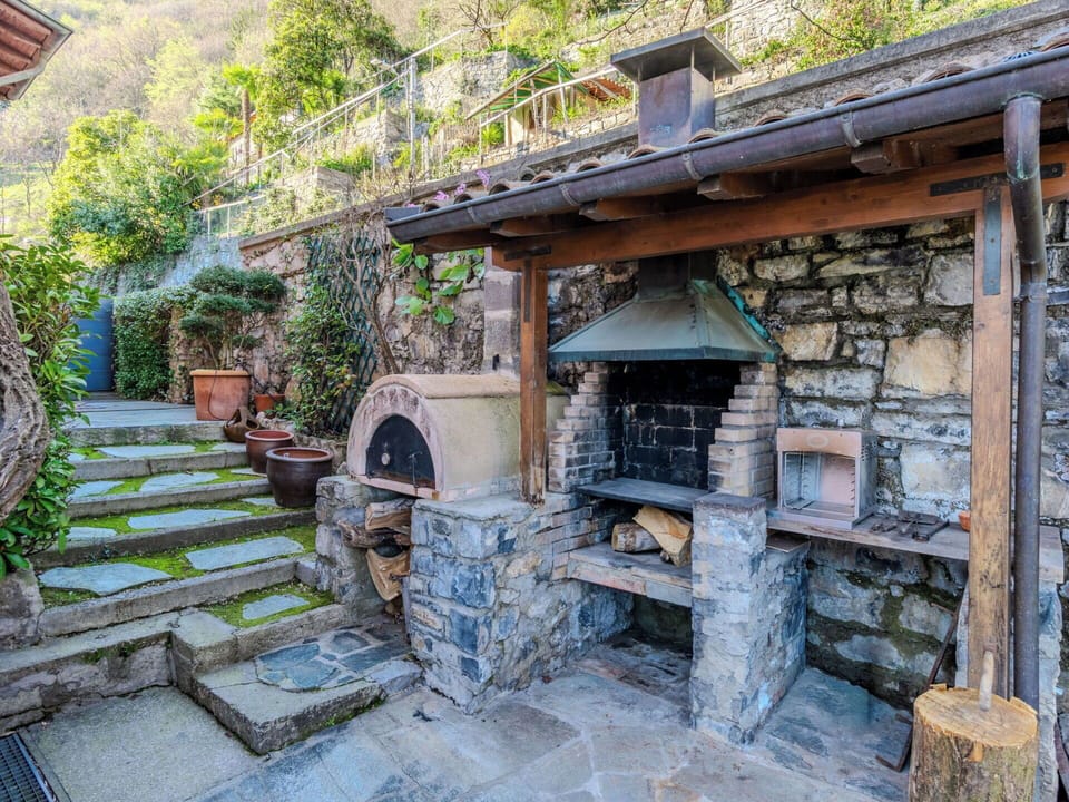 Garden, Landscaping, Backyard, Flagstone, Eco Hotel
