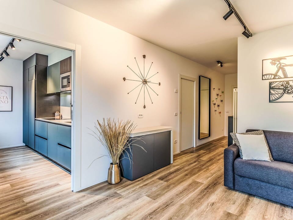 Flooring, Interior Design, Furniture, Wood Flooring, Floor, Wood, Ceiling, Laminate Flooring, Room, Apartment