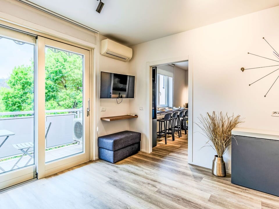 Interior Design, Wood, Flooring, Floor, Wood Flooring, Apartment, Furniture, Ceiling, Home, Room