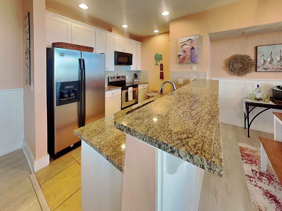 Full Kitchen - Stainless Steel Appliances
