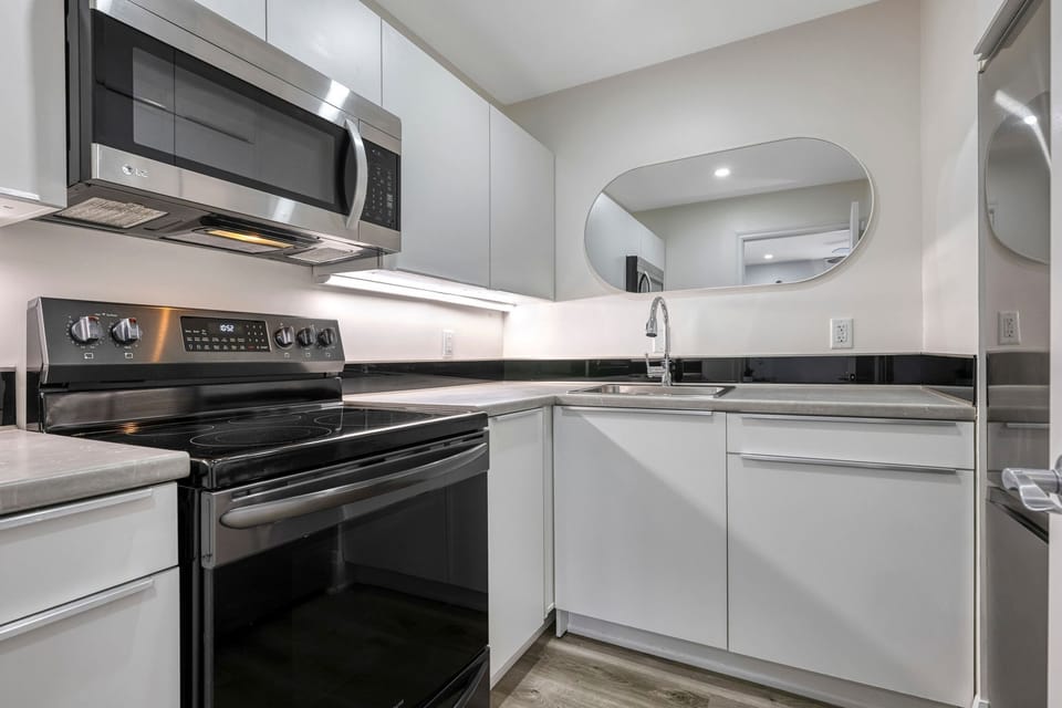 Fully equipped kitchen for simple meals at home