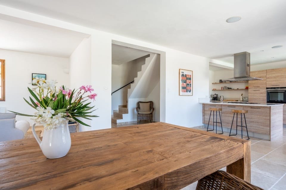 Dining area and kitchen with kitchen island