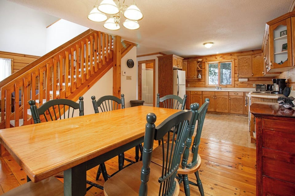 Dining into kitchen