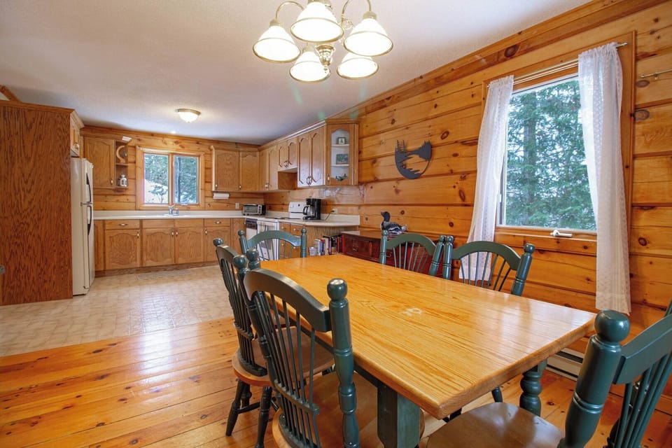Dining into Kitchen