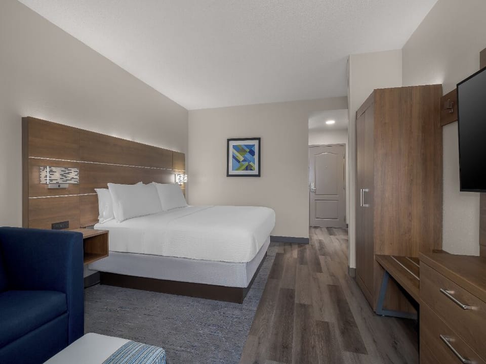 Bedroom. Interior and views may vary based on location and availability.
