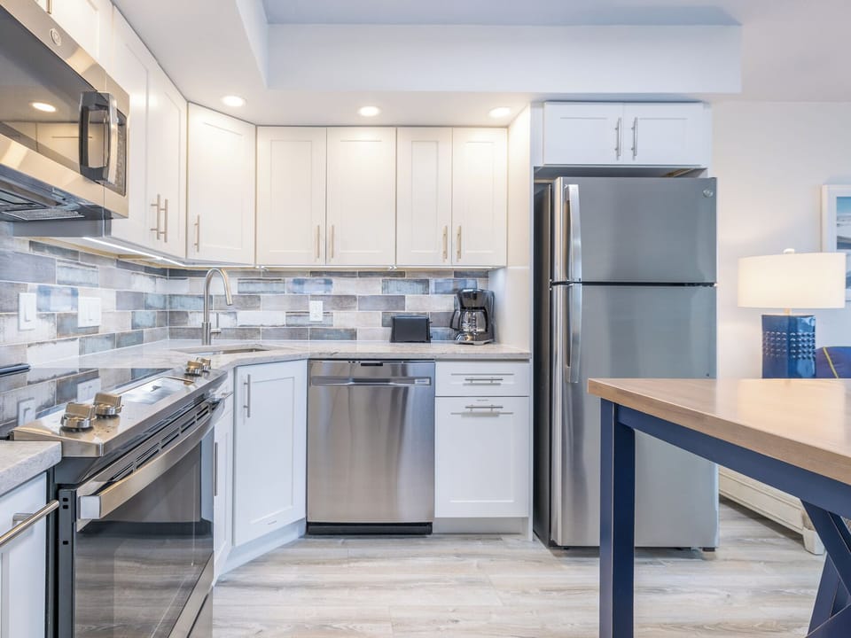 Cook with ease in a sleek, fully equipped kitchen.