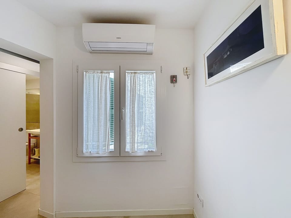 Double room with air conditioning for added comfort