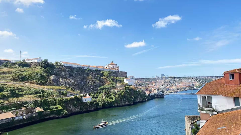 Uninterrupted panoramic views of the Douro River and historic Porto skyline, an unforgettable backdrop throughout your stay.
#PortoViews #RiverLife #ScenicPortugal #DreamStay #DouroPanorama