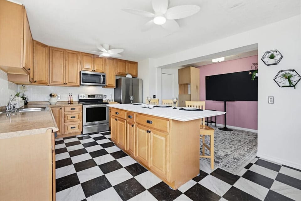 Kitchen | Island Seating | Open Layout & Adjacent Dining