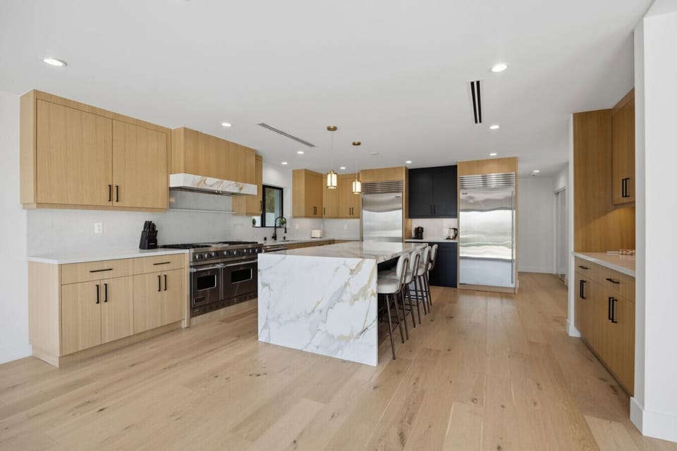 Fully equipped kitchen with everything you need to cook.