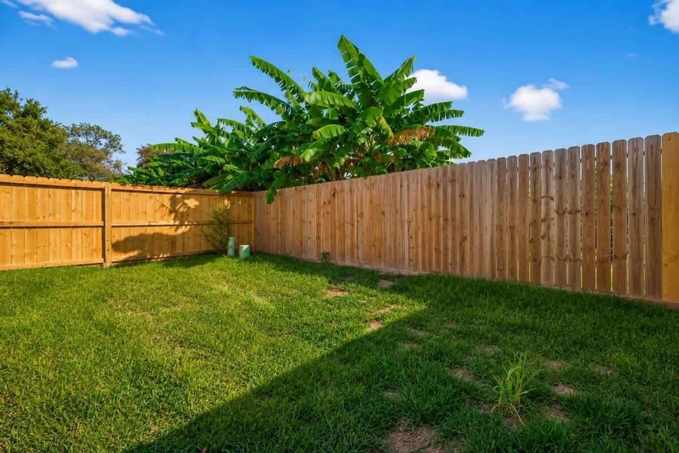 Outdoor Oasis: Spacious yard with lush greenery, perfect for fun gatherings or relaxing afternoons!