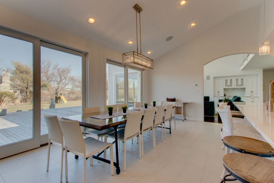 Eat-In Kitchen