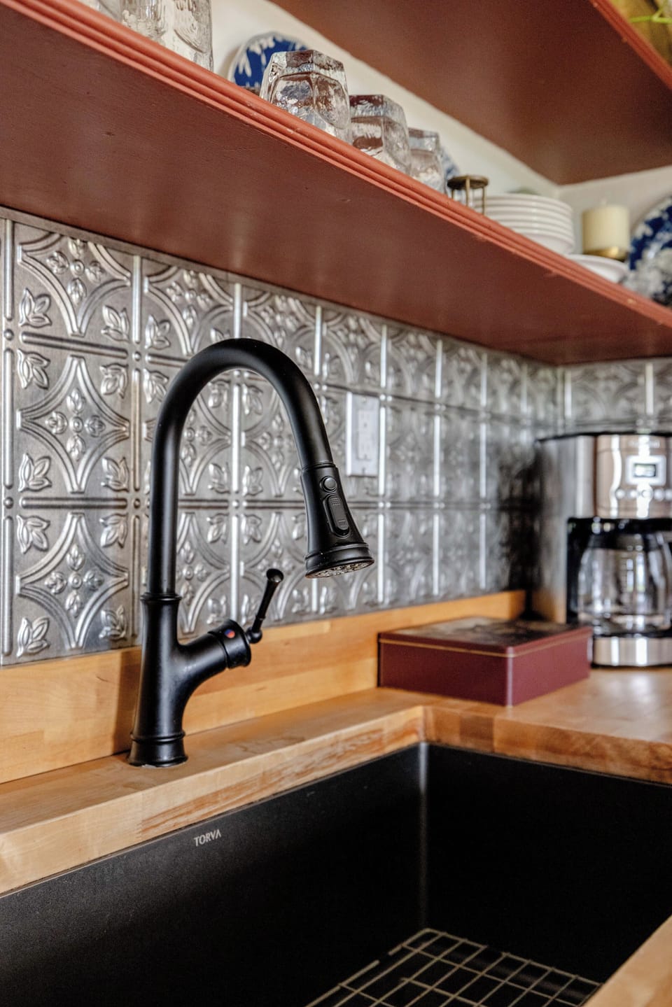 Main House | 2nd Floor | Stove + Oven | Coffee Drip | Fridge | Bfast Nook