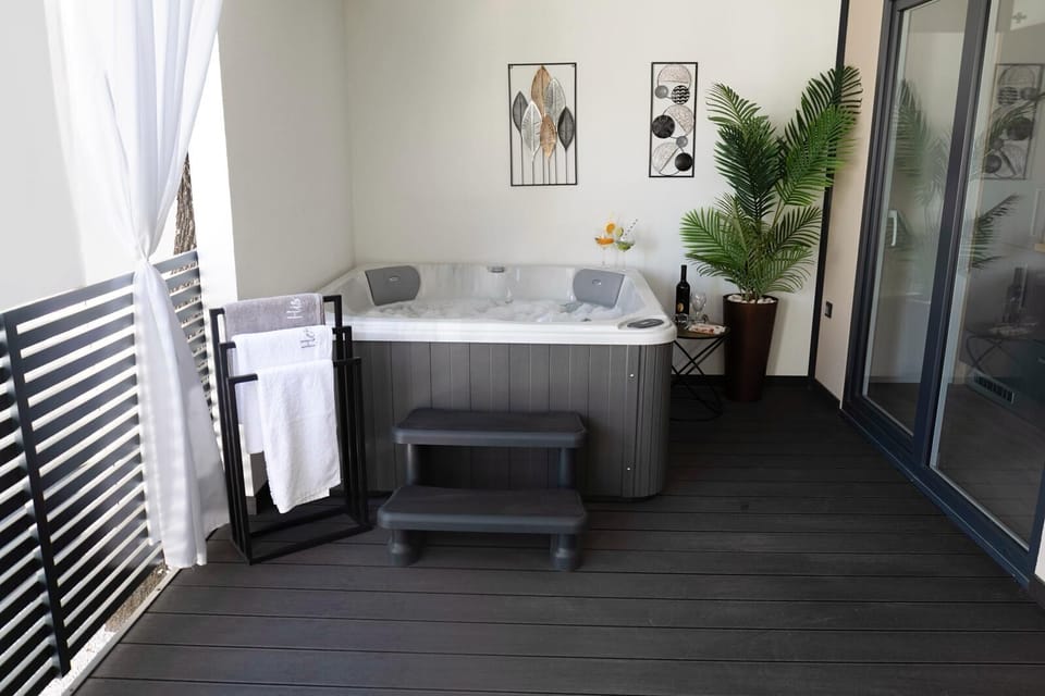 Indoor spa tub