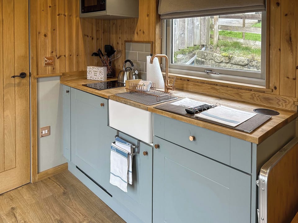 Kitchen area | Twitchill Farm Shepherds Hut - Twitchill Farm , Hope