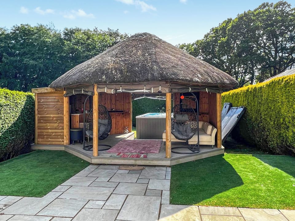 Hot tub | Little Picket - Little Pickets, Ringwood