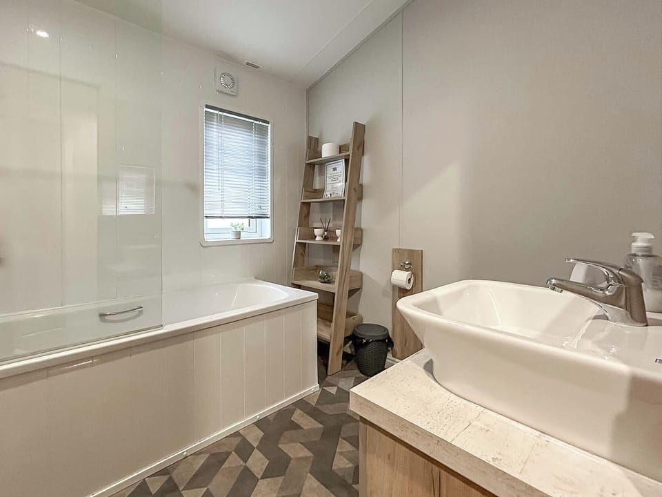 Bathroom | Mapleton Elite, Wemyss Bay Inverclyde