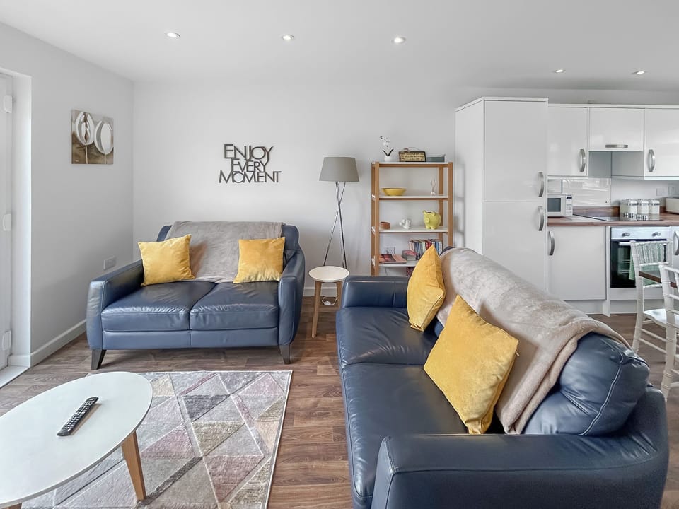 Open plan living space | Sunset Retreats - Primrose Lodge - Sunset Lakes Resort, Sunset Lakes
