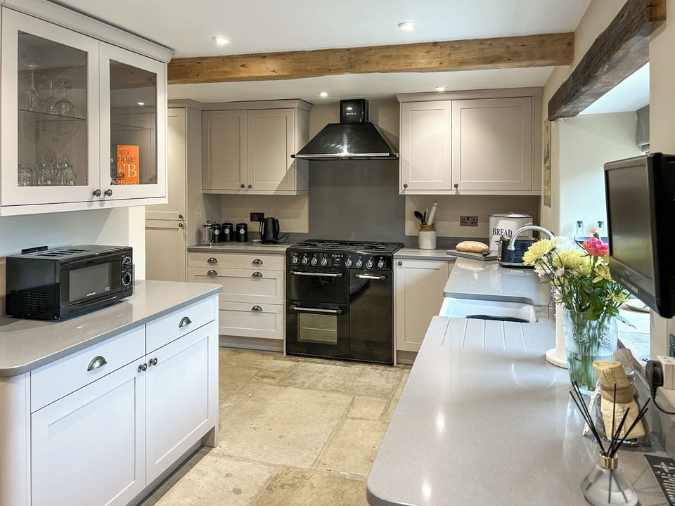 Kitchen | The Owd House, Chisworth