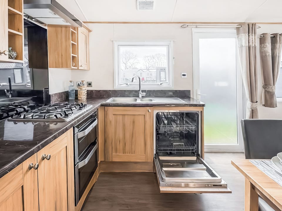 Open plan living space | Platinum Collection - 3 - Fairway Holidays, Sandown