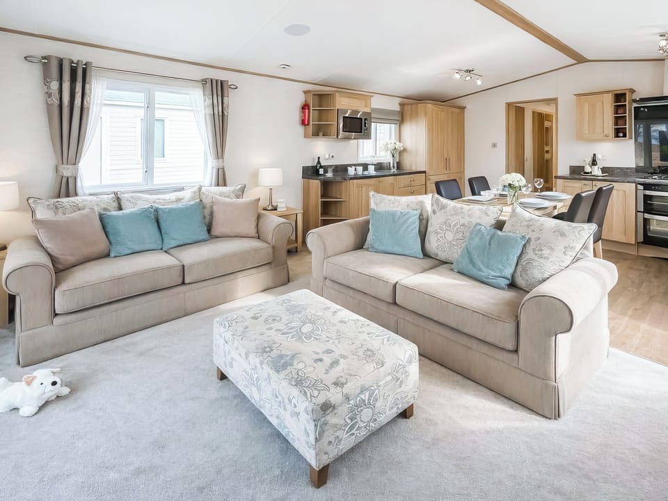 Open plan living space | Platinum Collection - 3 - Fairway Holidays, Sandown