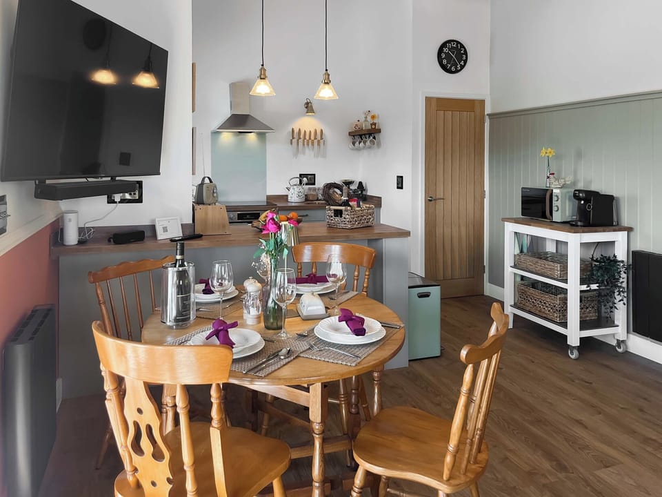 Open plan living space | Humble Bee Cottage, Llanarth, near New Quay