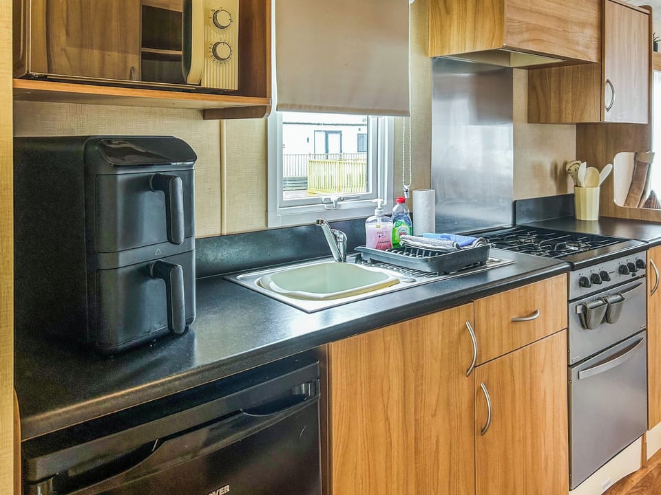 Kitchen | Murphys - Brigham Caravan Park, Brigham Holiday Park