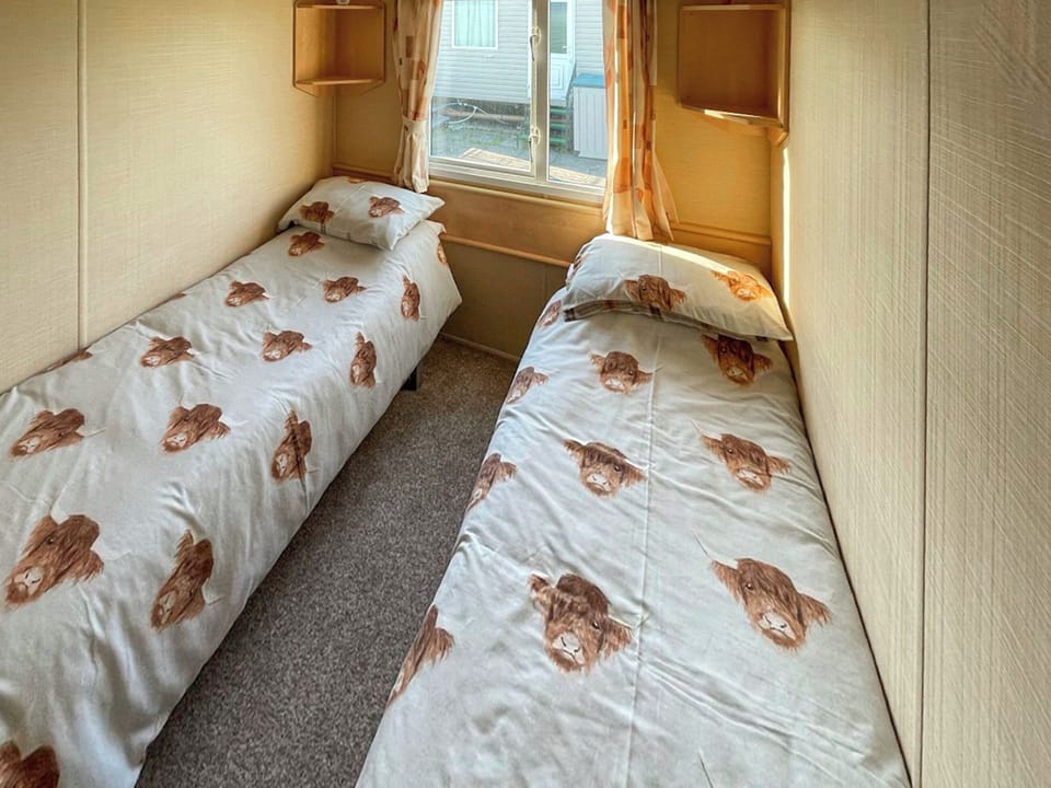 Twin bedroom | Cambrian Rio, Borth
