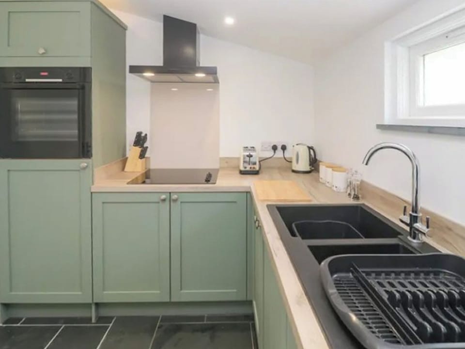 Kitchen | Mys Hedra Hideaway, St Buryan