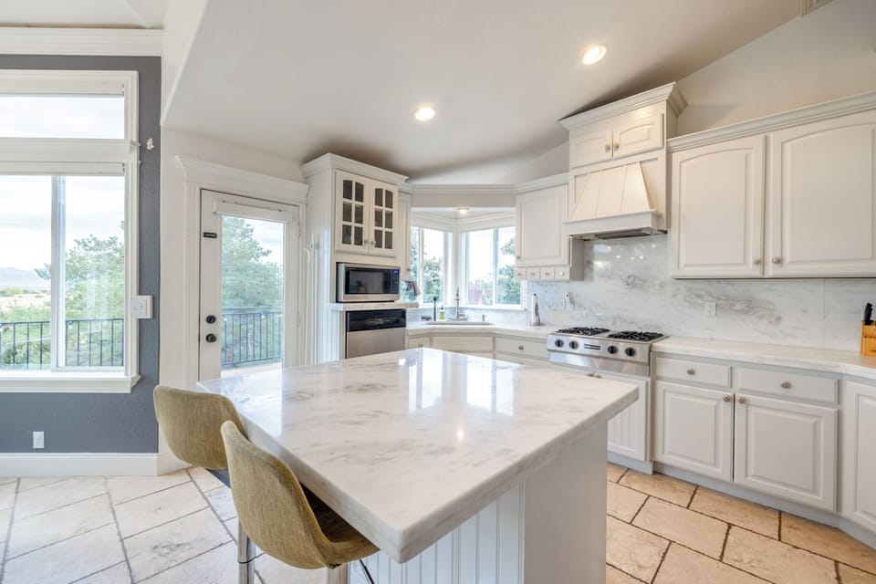 Kitchen | Main Level